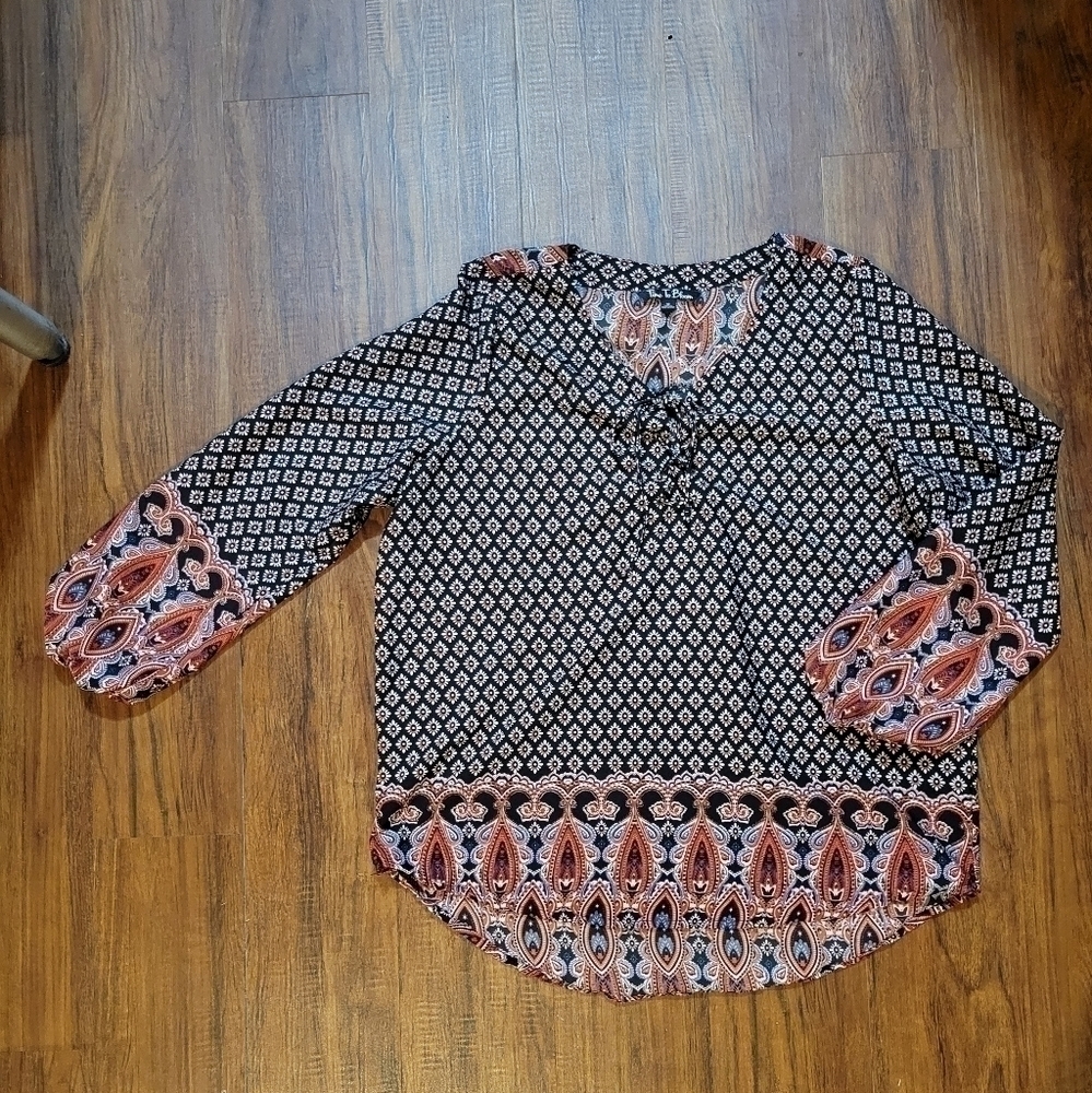 Women's Time to Bloom Top Medium Hi-Low Hem